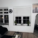 Urban View Apartment - Sleeps 6